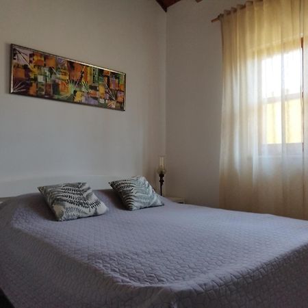 Mandulera Villa Перой Екстериор снимка