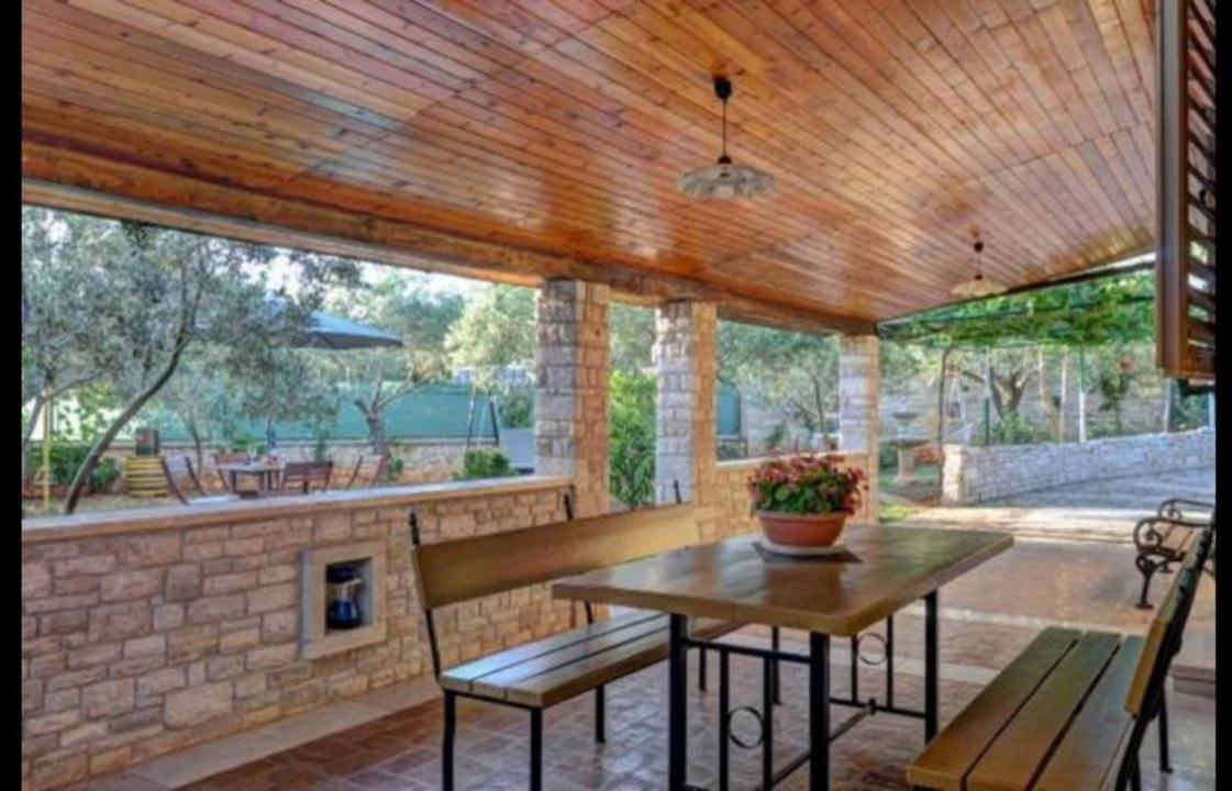 Mandulera Villa Перой Екстериор снимка