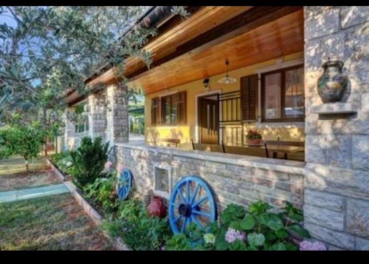 Mandulera Villa Перой Екстериор снимка