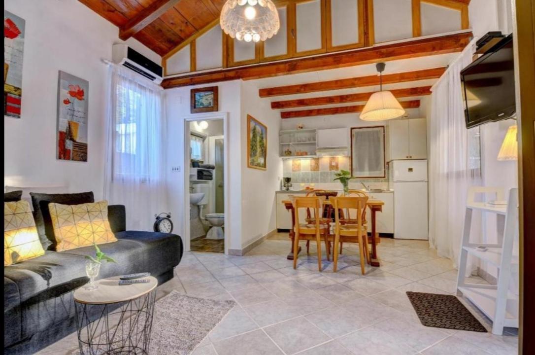 Mandulera Villa Перой Екстериор снимка