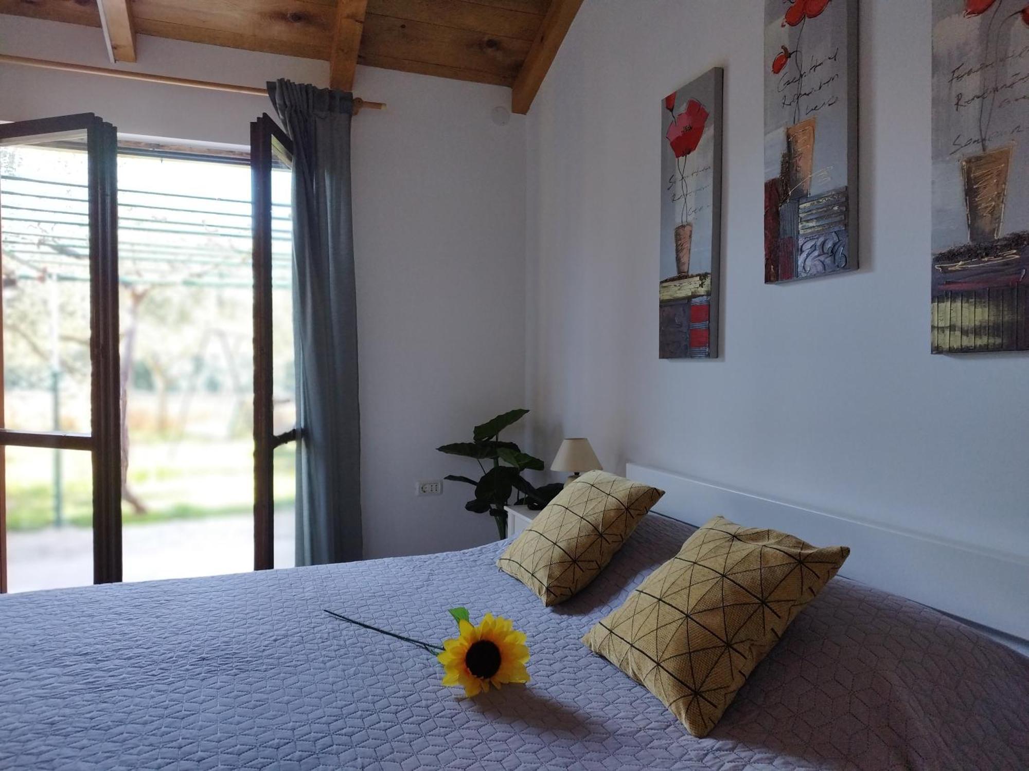 Mandulera Villa Перой Екстериор снимка
